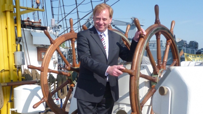 Ingo Gädechens an Bord der Gorch Fock bei ihrer nach Kiel