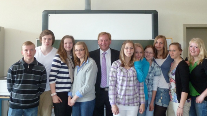 Ingo Gädechens zu Besuch in der Grund- und Realschule Timmendorf