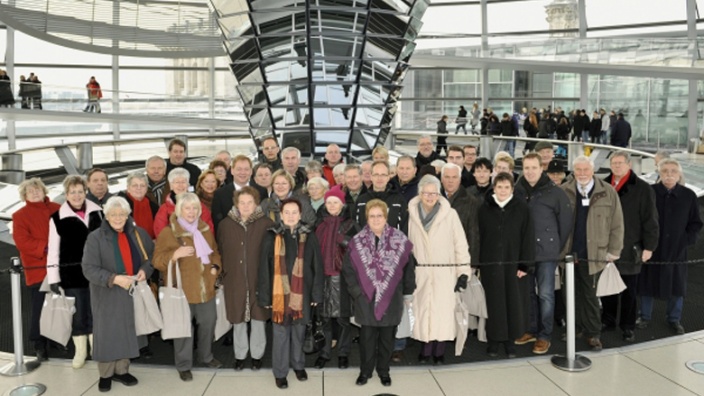 Ingo Gädechens empfängt letzte Besuchergruppe in diesem Jahr